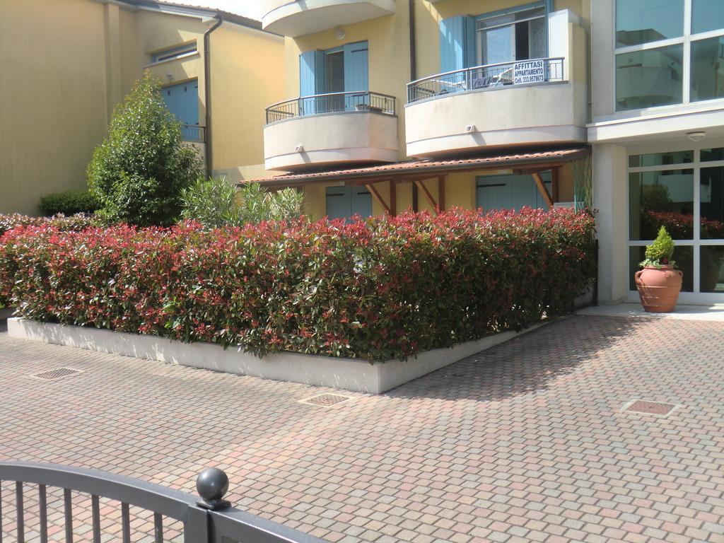 Residence Elisa Piano Terra Con Giardino E Posto Spiaggia Incluso Caorle Room photo