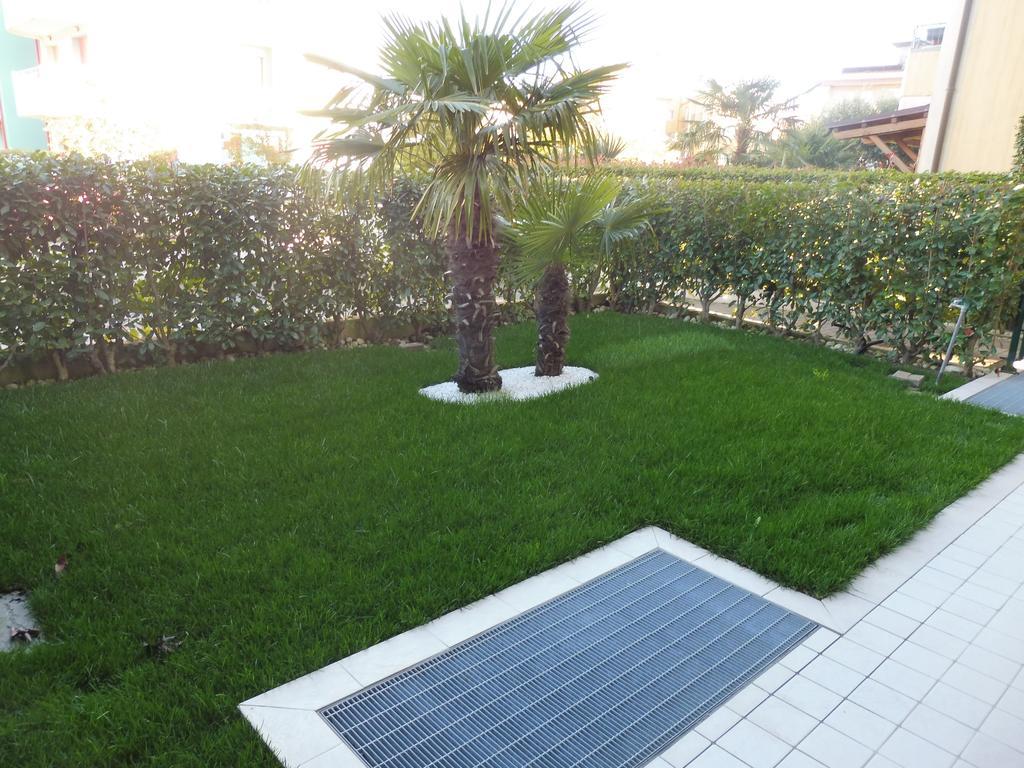 Residence Elisa Piano Terra Con Giardino E Posto Spiaggia Incluso Caorle Room photo