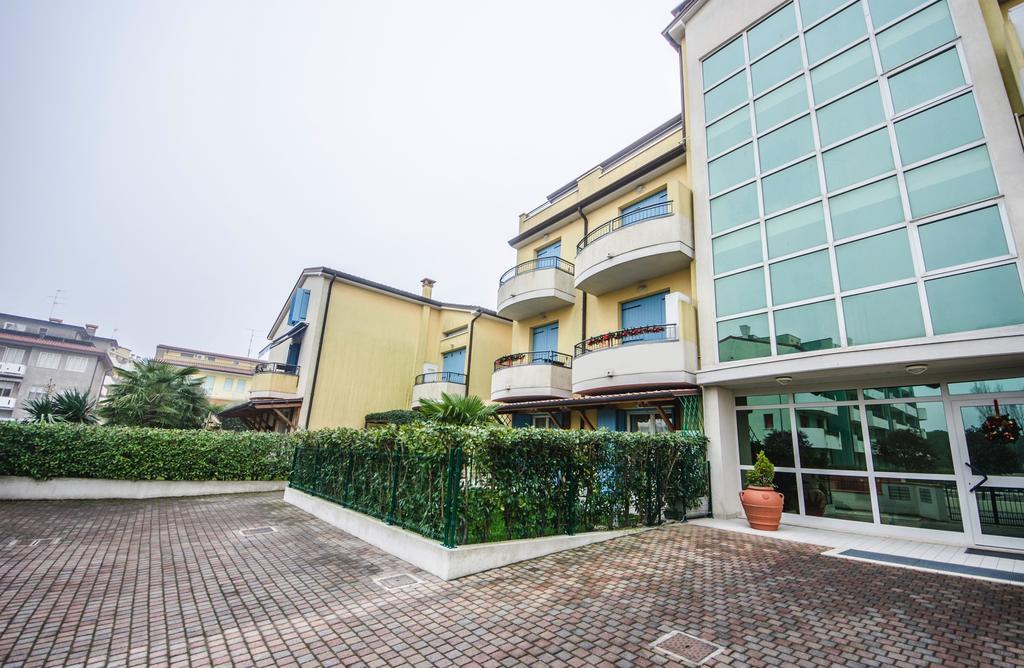 Residence Elisa Piano Terra Con Giardino E Posto Spiaggia Incluso Caorle Exterior photo