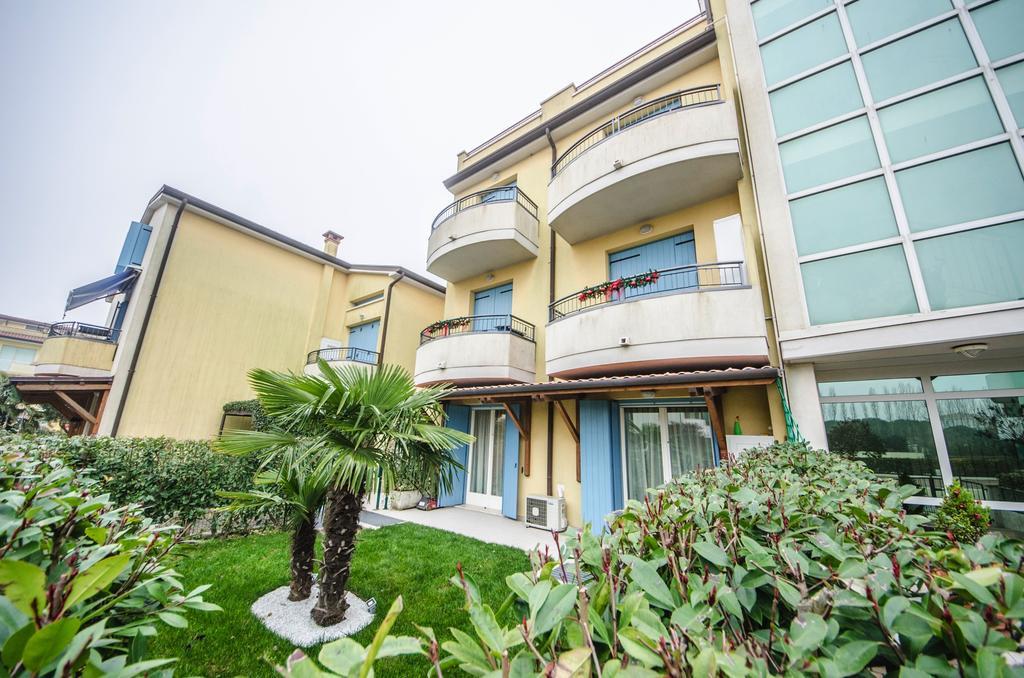 Residence Elisa Piano Terra Con Giardino E Posto Spiaggia Incluso Caorle Exterior photo
