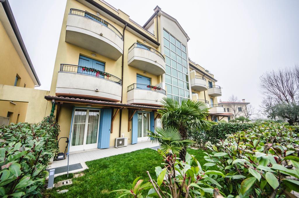 Residence Elisa Piano Terra Con Giardino E Posto Spiaggia Incluso Caorle Room photo