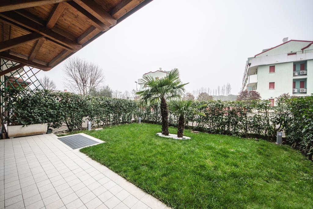 Residence Elisa Piano Terra Con Giardino E Posto Spiaggia Incluso Caorle Room photo